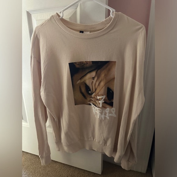 Ariana Grande 7-rings Sweatshirt - Picture 2 of 5
